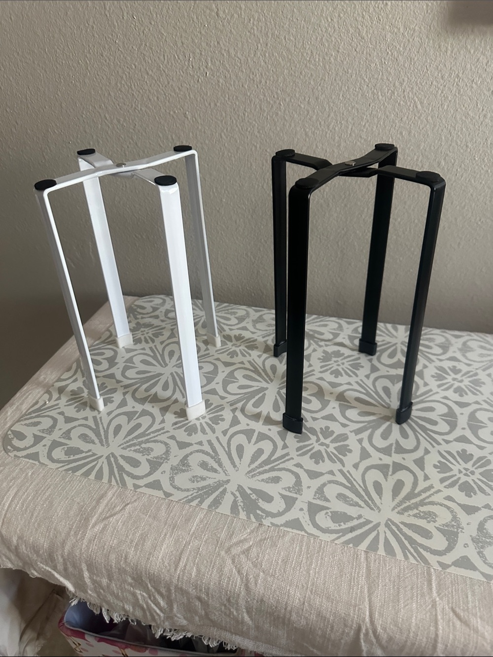 2 Universal Adjustable Plant Stand/Vase holders New